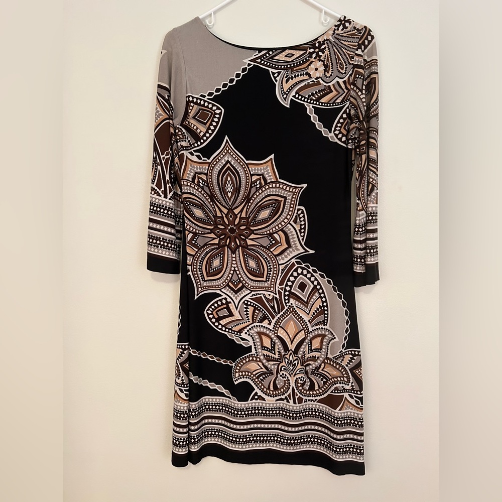 Saint Tropez West Knee Length Shift Dress with 3/4 Sleeves